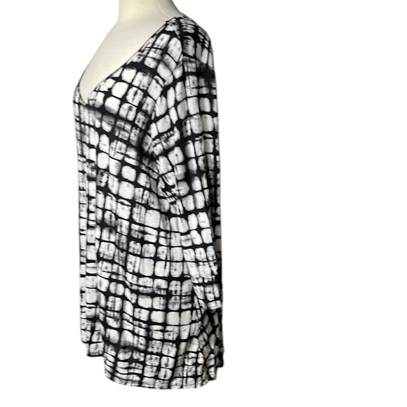 Mercer & Madison Shibori Print V Neck 3/4 Sleeve Stretch top SZ 2X Black White - Picture 2 of 5